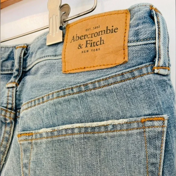 Abercrombie & Fitch Men’s Distressed Skinny Jeans with Patchwork Accents - Picture 9 of 13